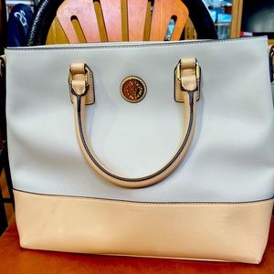 White and beige top handle purse perfect for spring